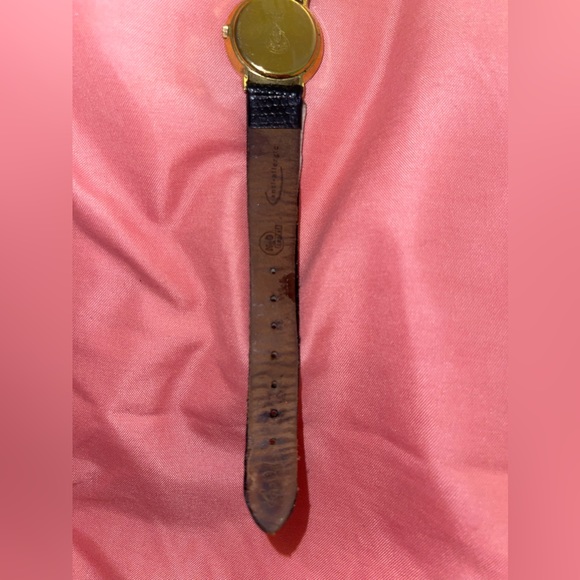 BROKEN AUTHENTIC Gucci watch. I just don’t want to mess with fixing it. - Picture 5 of 7